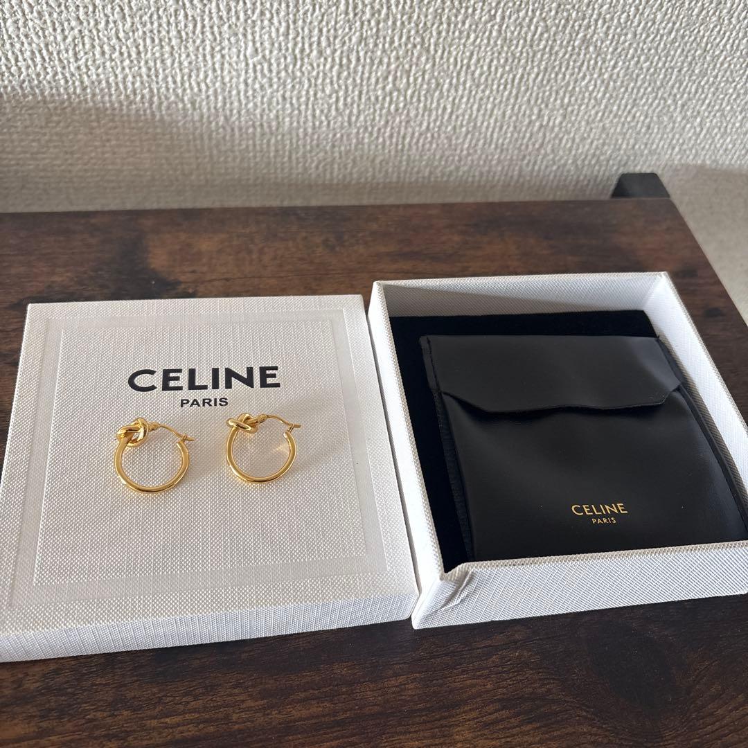 セリーヌ　ノットフープピアス