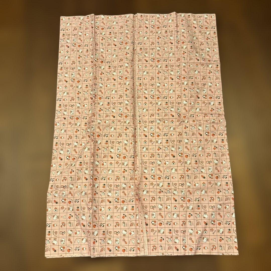 お値下げ！ハローキティ型　蓋付パンケーキフライパンとロングテーブルクロス付き