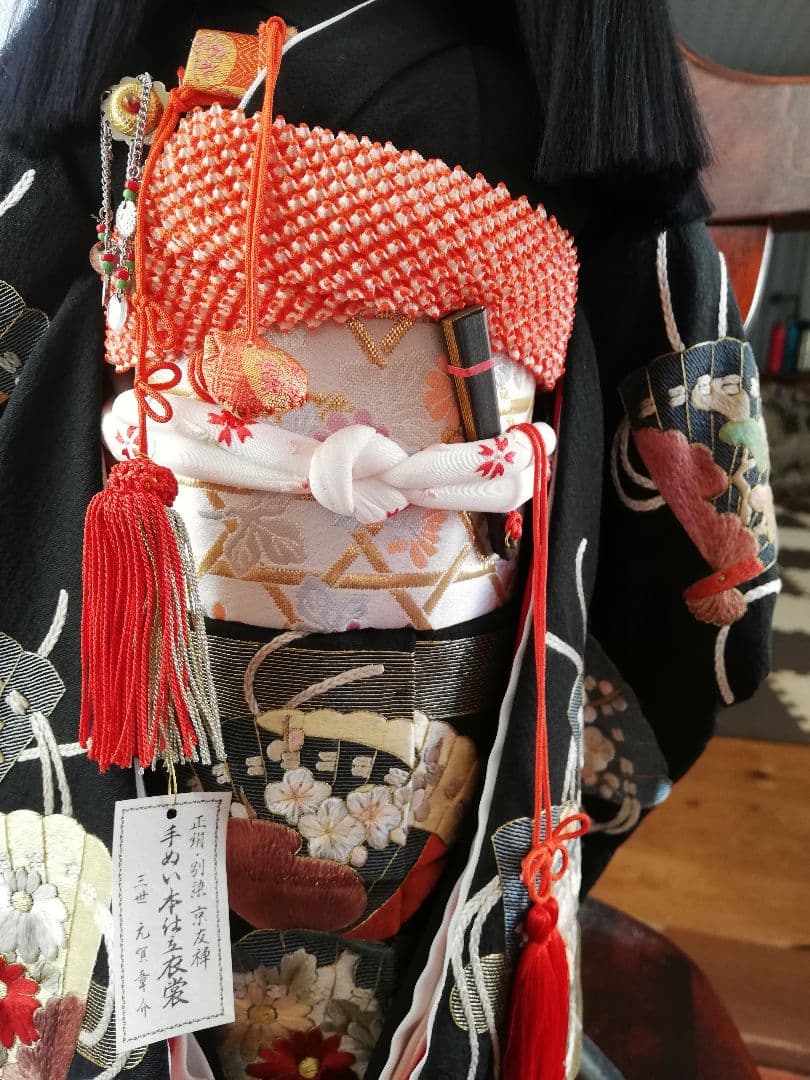 値下げ実施!「希少品」手刺繍　市松人形 　黒い衣装 扇子刺繍