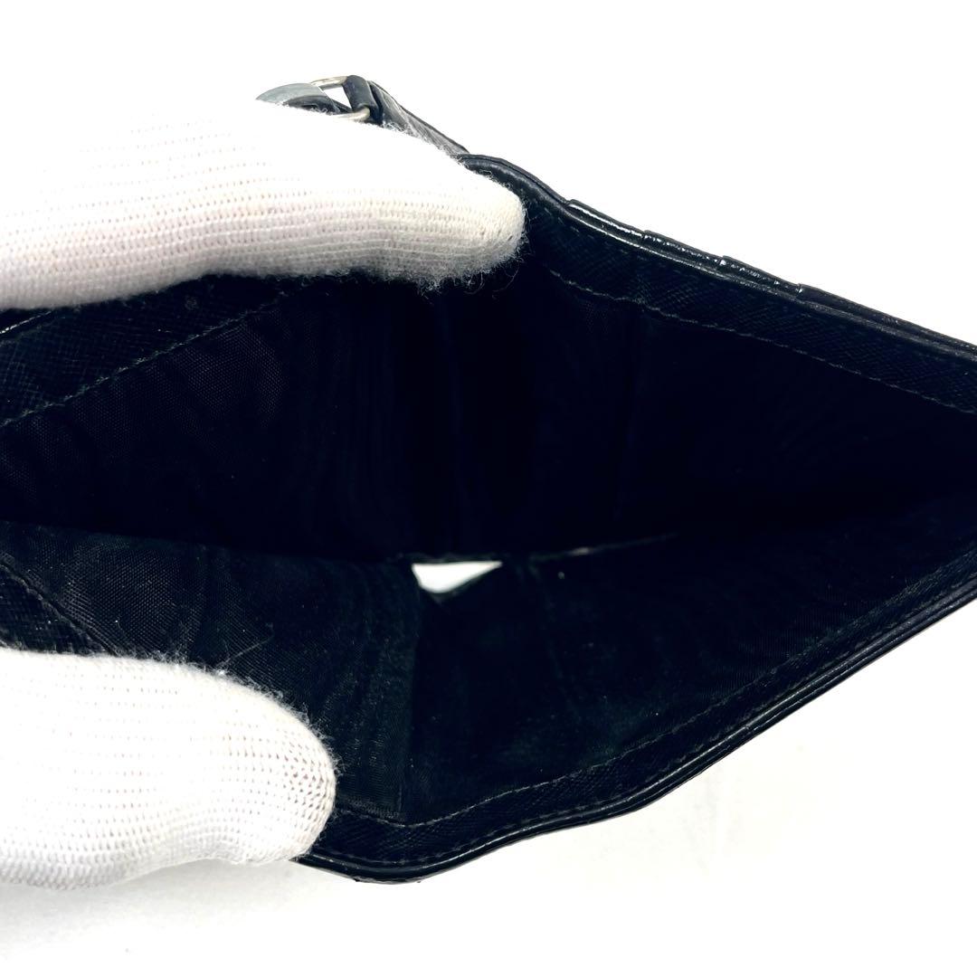 プラダ　折り財布　三角ロゴプレート　サフィアーノ　ラウンドファスナー　ブラック