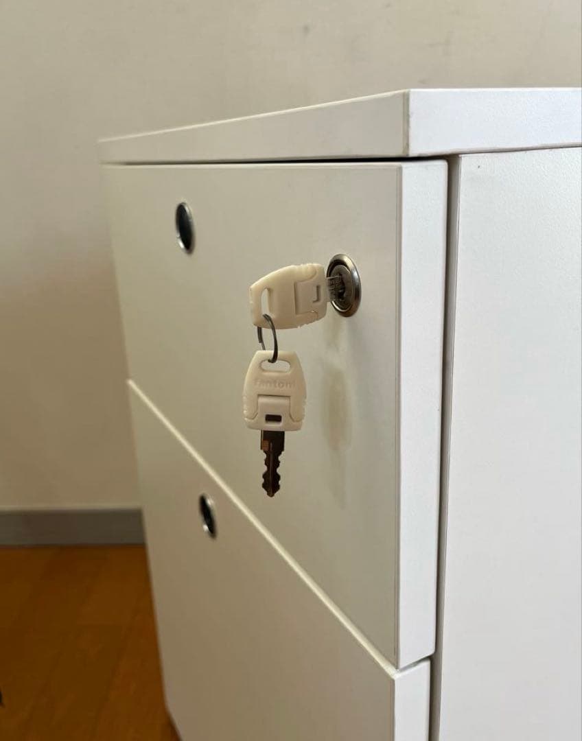 未使用品　イタリア ファントーニ　サイドキャビネット　8.3万　ワゴン　モダン