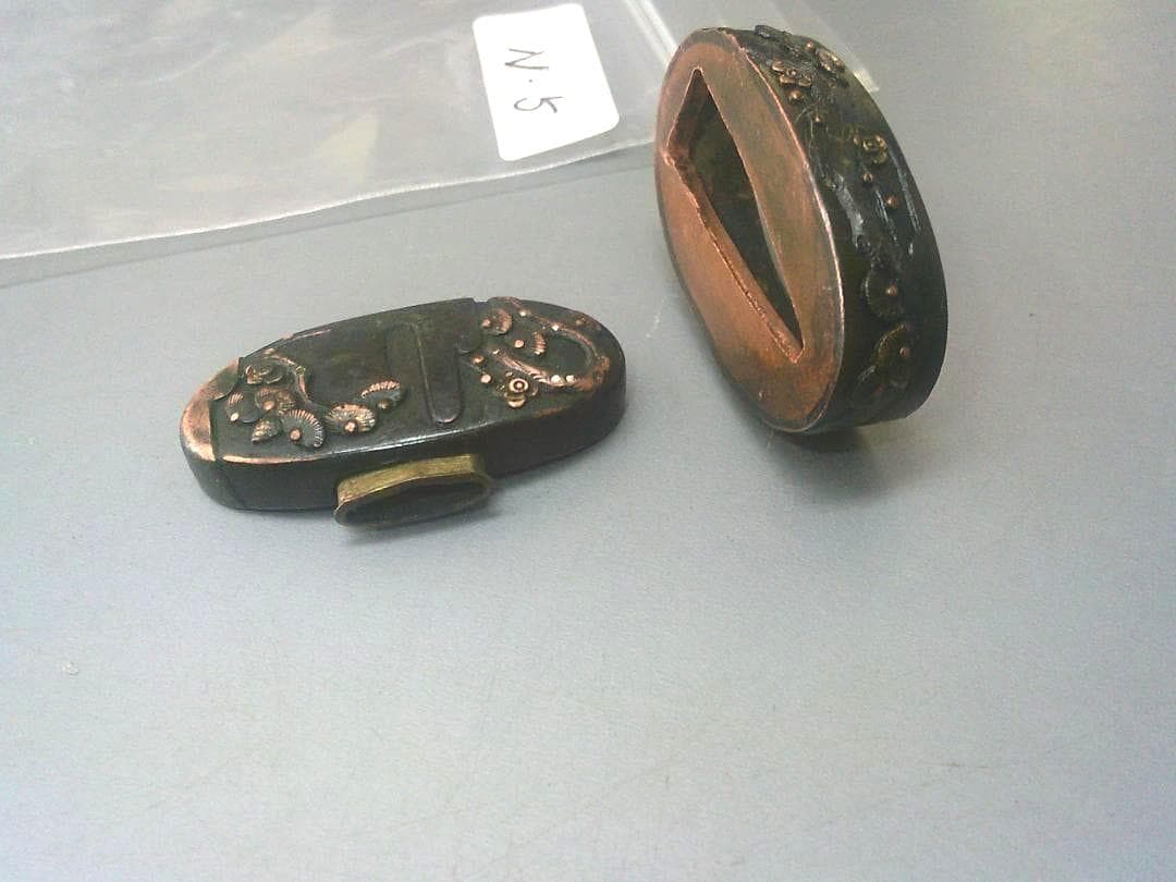 利用！【刀装具部品　縁頭　松木葉文細工　赤銅　小道具・N5】★コレクション美術品