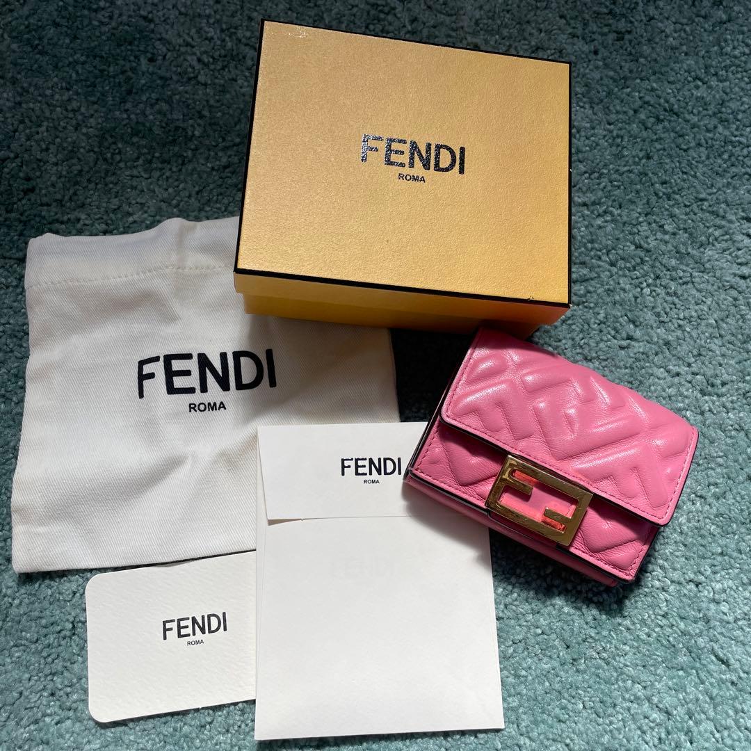 ト*ト様 25000円から値下げしました！FENDI♡付属品箱付き♡ピンク♡三つ