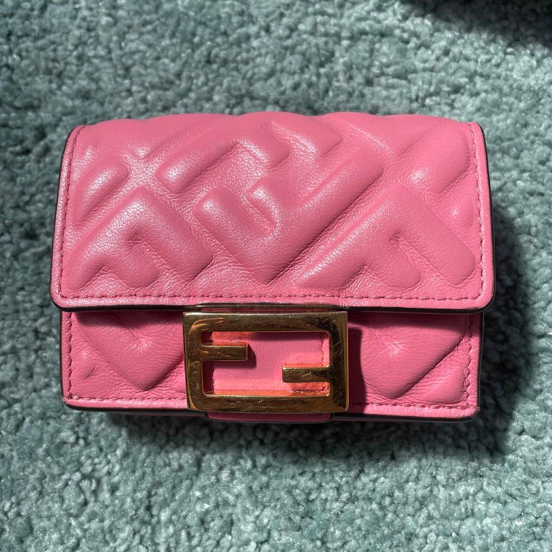 ト*ト様 25000円から値下げしました！FENDI♡付属品箱付き♡ピンク♡三つ