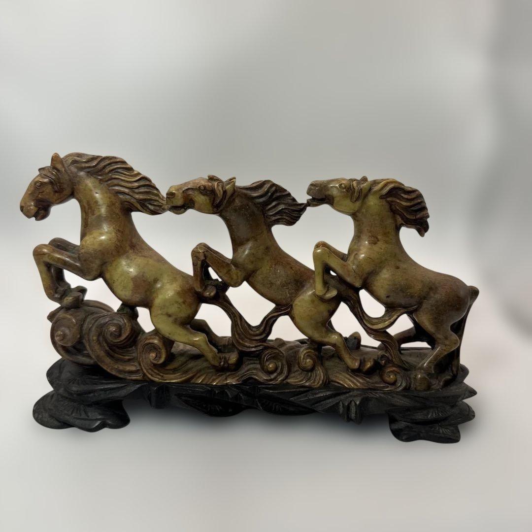 中国，寿山石，馬の彫刻 ，木製台座付き