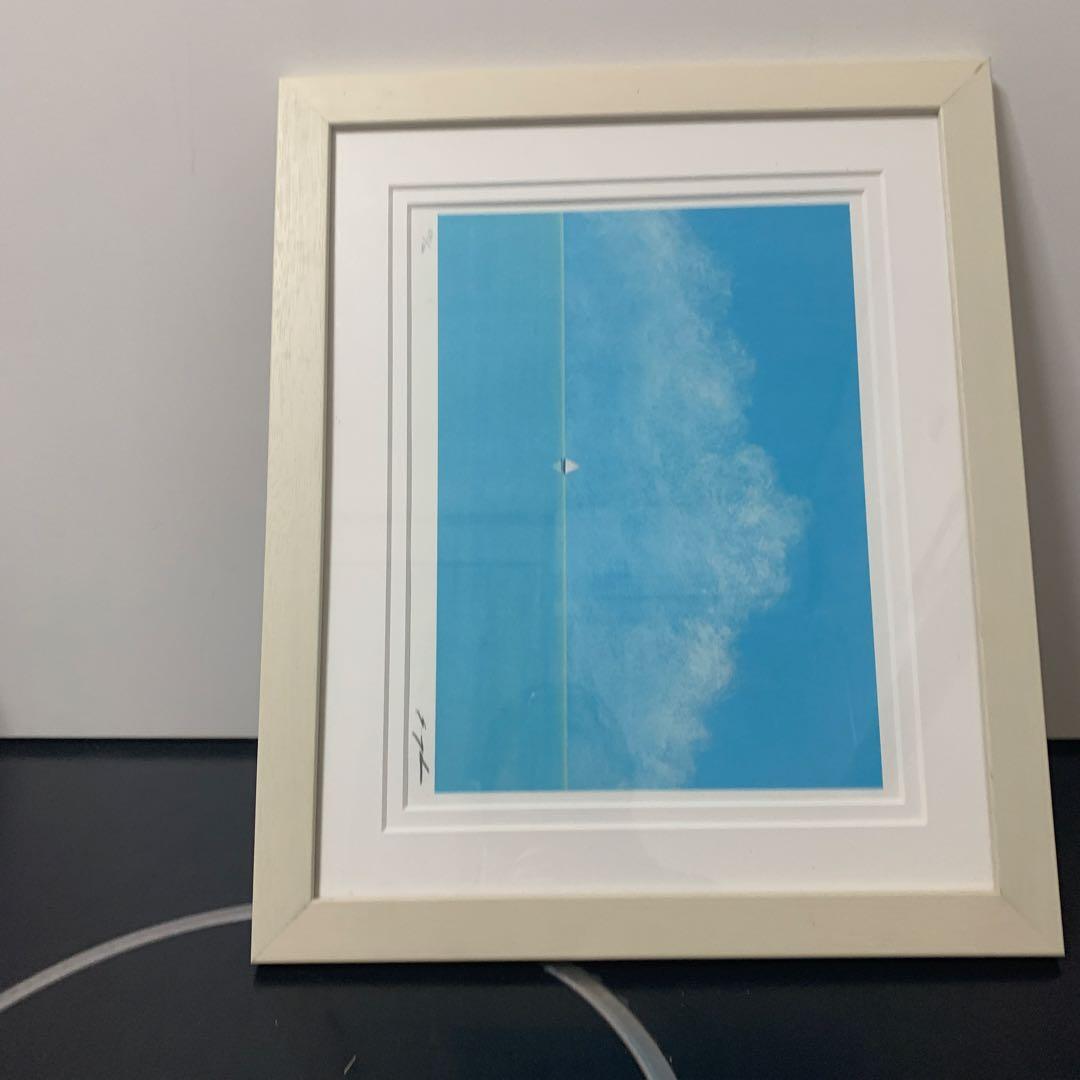 【中古】青い抽象画 サイン入り 白フレーム19-338