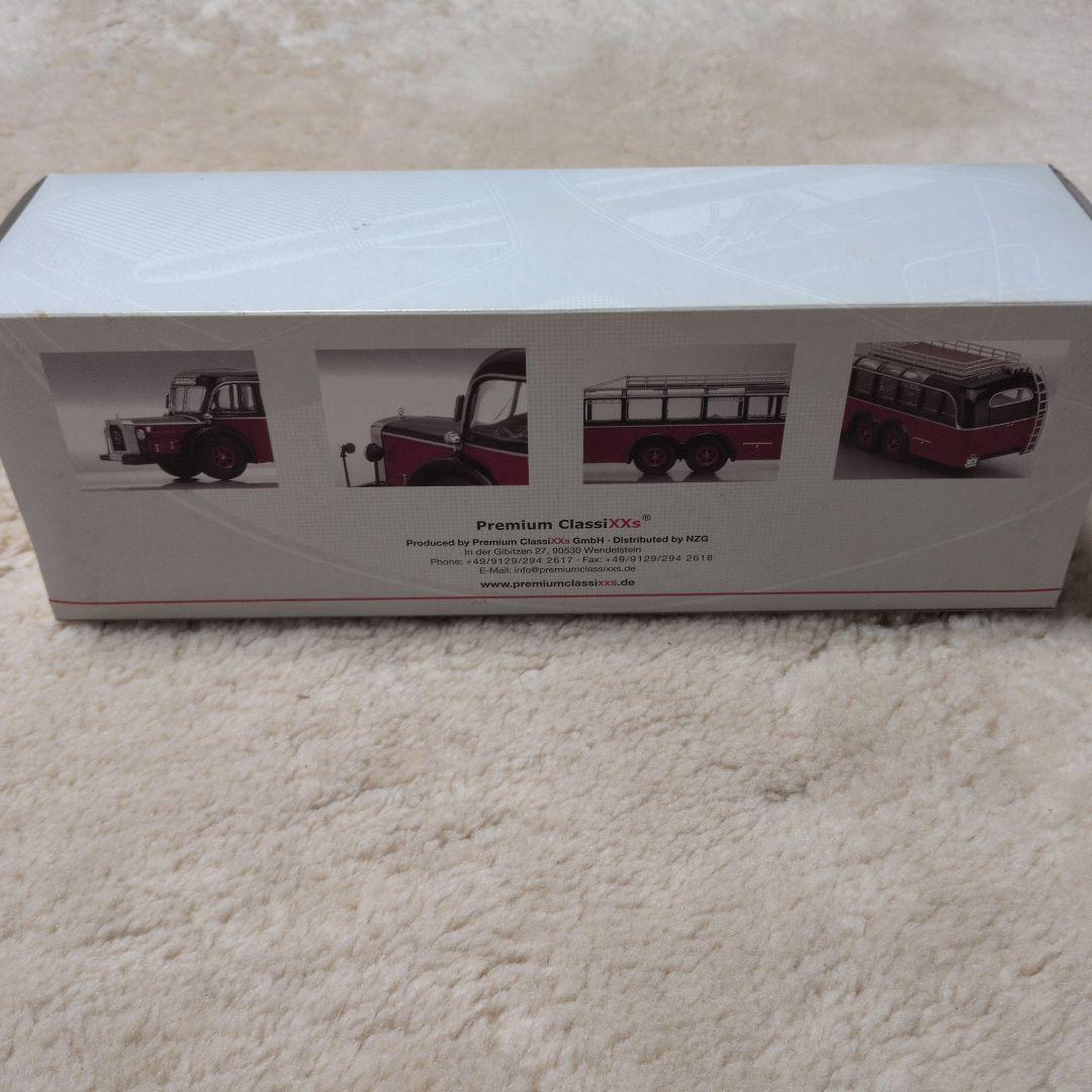 【値下げ】Premium ClassiXXs ミニカー クリーム色と茶色