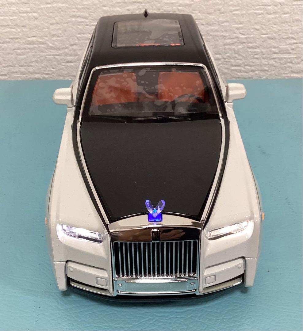 ロールスロイス ファントム ホワイト/ブラック 1/18 電池付