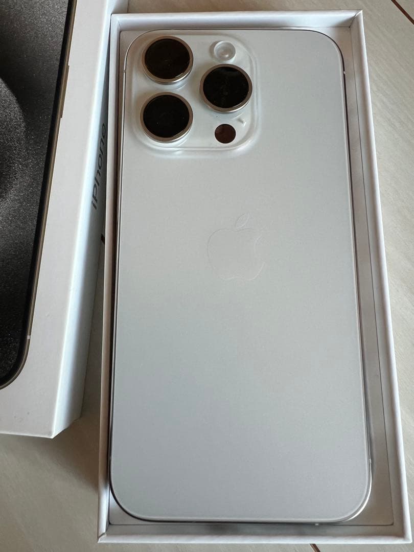 Apple iPhone 15 pro 256GB ホワイトチタニウム