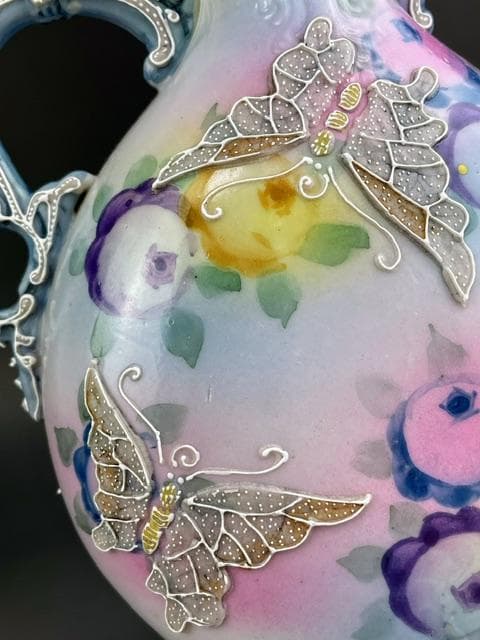 【希少】オールドニッポン 約20㎝ 蝶紋盛上げ花瓶 一陳盛り アンティーク