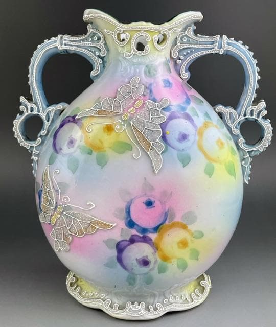 【希少】オールドニッポン 約20㎝ 蝶紋盛上げ花瓶 一陳盛り アンティーク