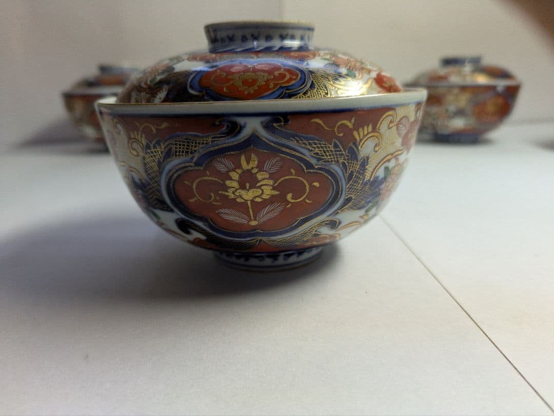 古伊万里、金蘭手、復刻版、『色絵三方唐草菊文蓋付碗』５客、銘「富貴長春」有、箱無