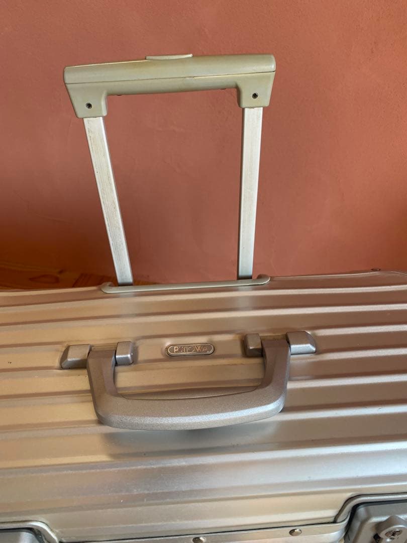 リモワ　パイロット　4輪