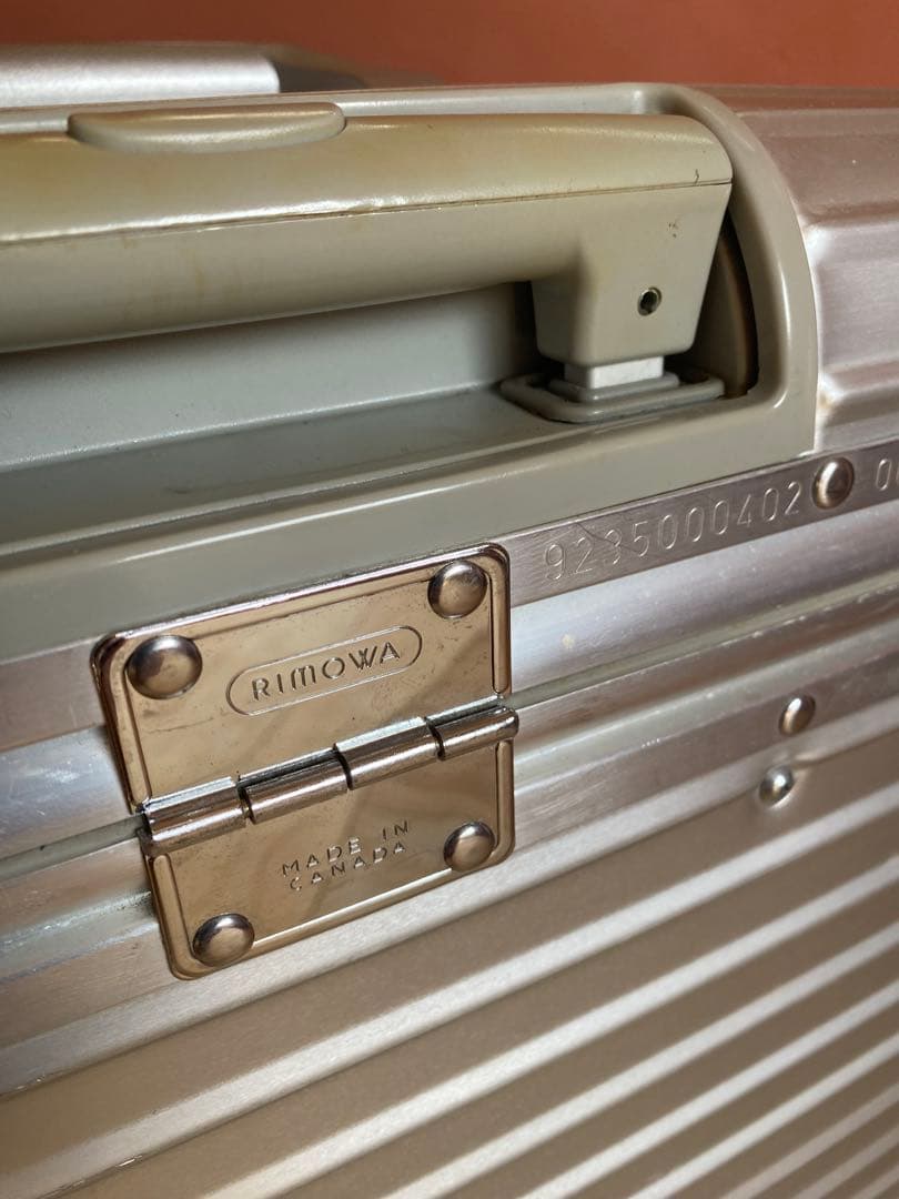 リモワ　パイロット　4輪