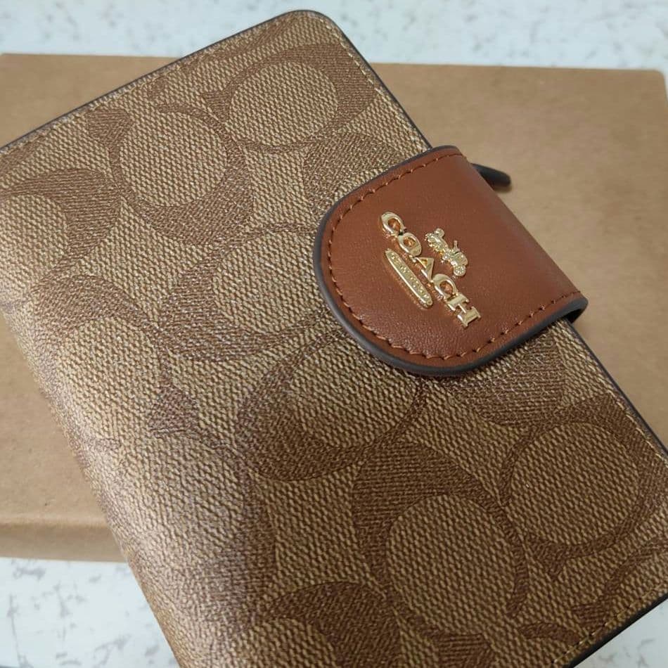 新品未使用 COACH 二つ折り財布 アウトレット品 シグネチャー 定番