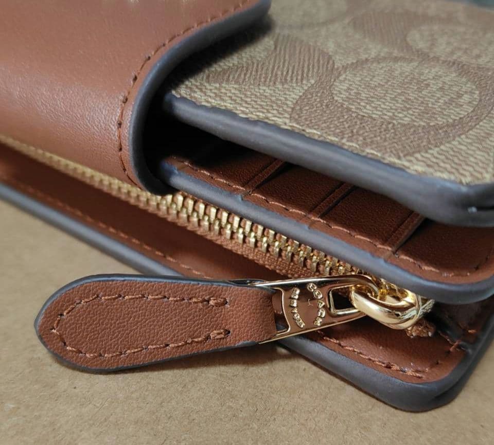 新品未使用 COACH 二つ折り財布 アウトレット品 シグネチャー 定番