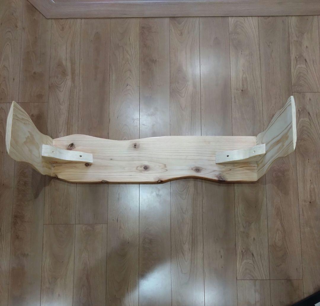 杉のベンチ69　座面は杉の模様、湾曲が綺麗、脚は湾曲の丸太風