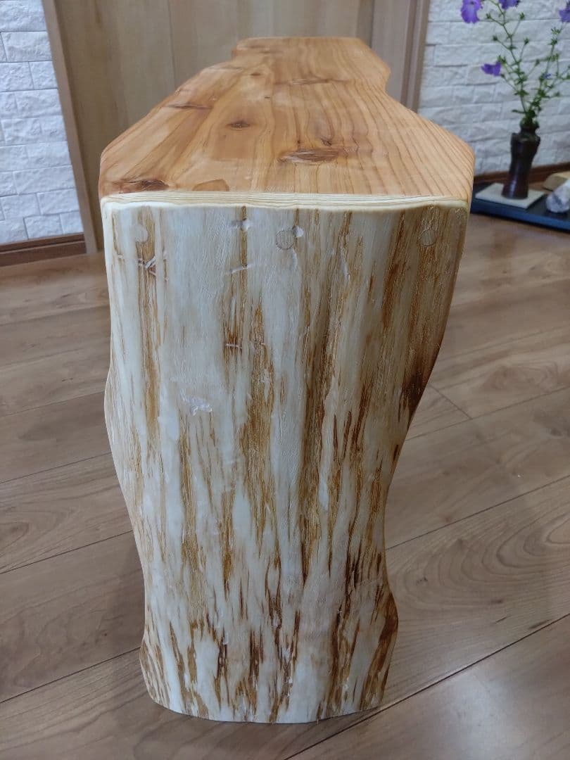 杉のベンチ69　座面は杉の模様、湾曲が綺麗、脚は湾曲の丸太風