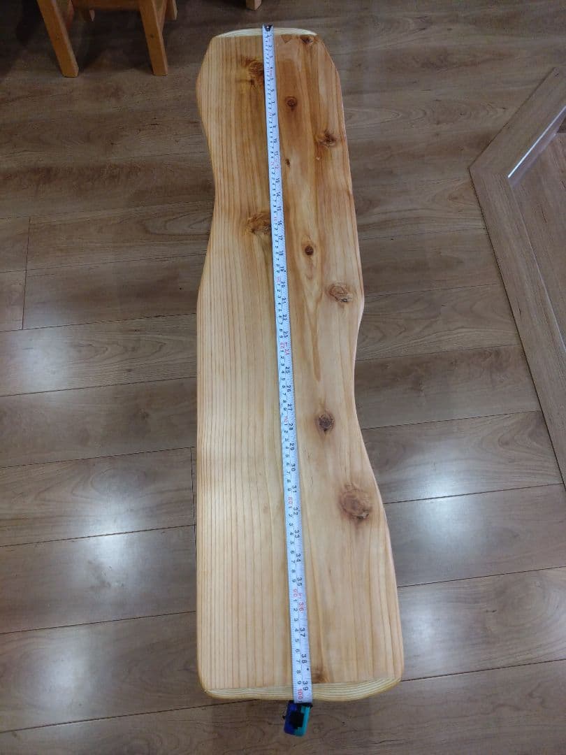 杉のベンチ69　座面は杉の模様、湾曲が綺麗、脚は湾曲の丸太風