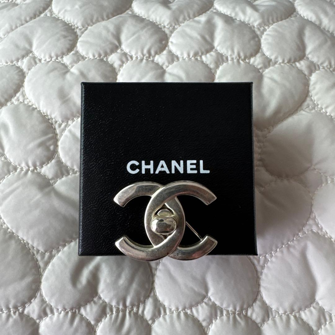 ♡CHANELシャネル　ヴィンテージ　ターンロック　ブローチ・シルバー♡