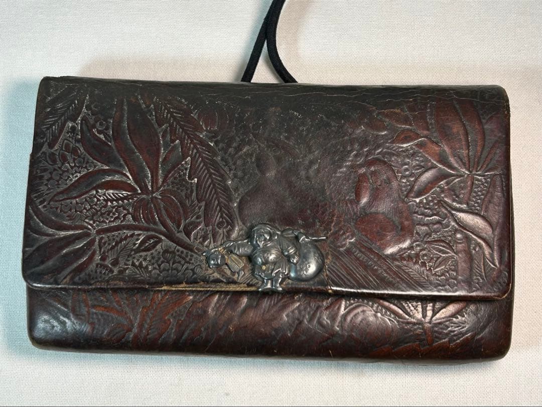 煙草入れ　木製煙管入れ 古銭図彫　在銘　銀キセル