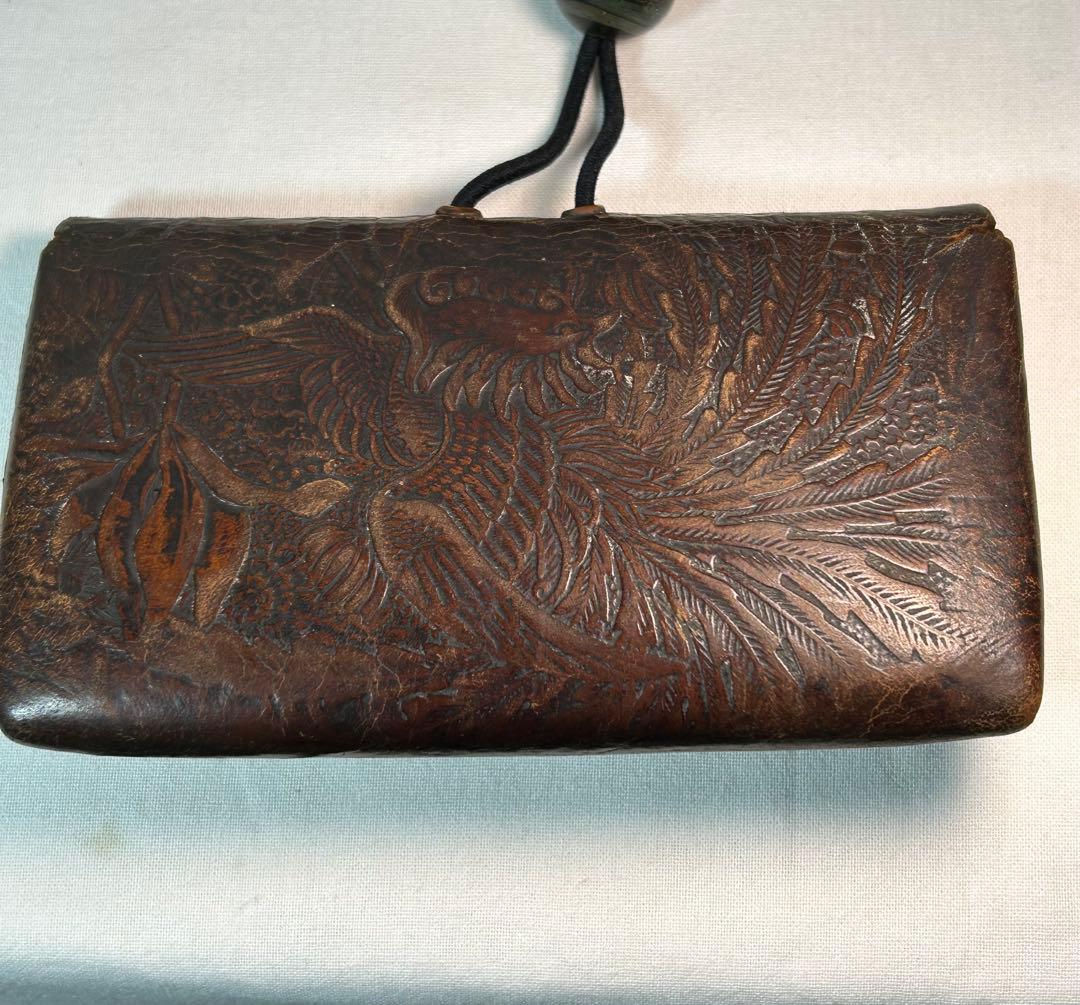 煙草入れ　木製煙管入れ 古銭図彫　在銘　銀キセル