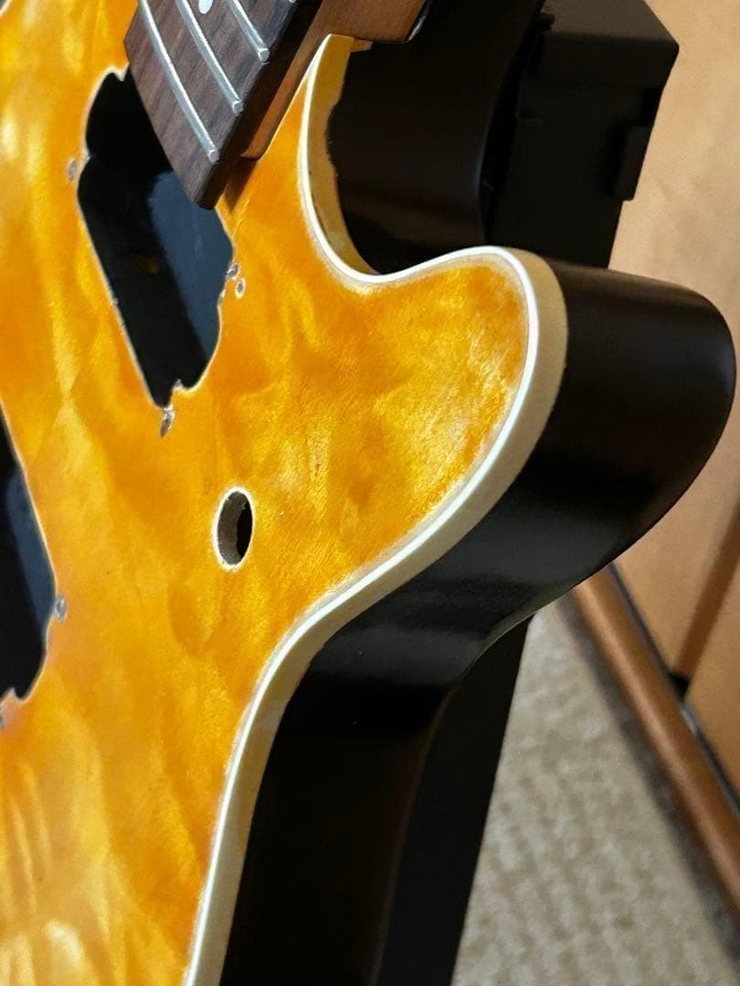 ミュージックマン風　カスタム抜け殻ギター