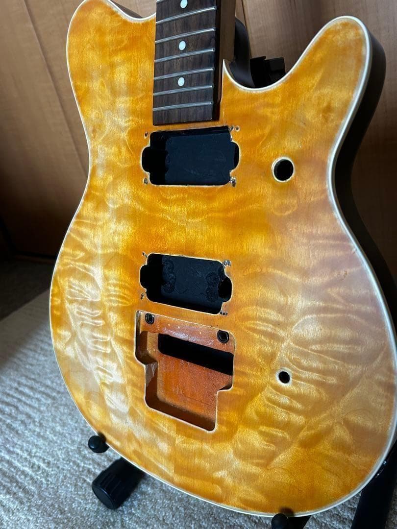 ミュージックマン風　カスタム抜け殻ギター
