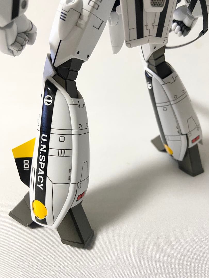 マックスファクトリー 1/72 VF-1S バルキリー ロイ・フォッカー完成品