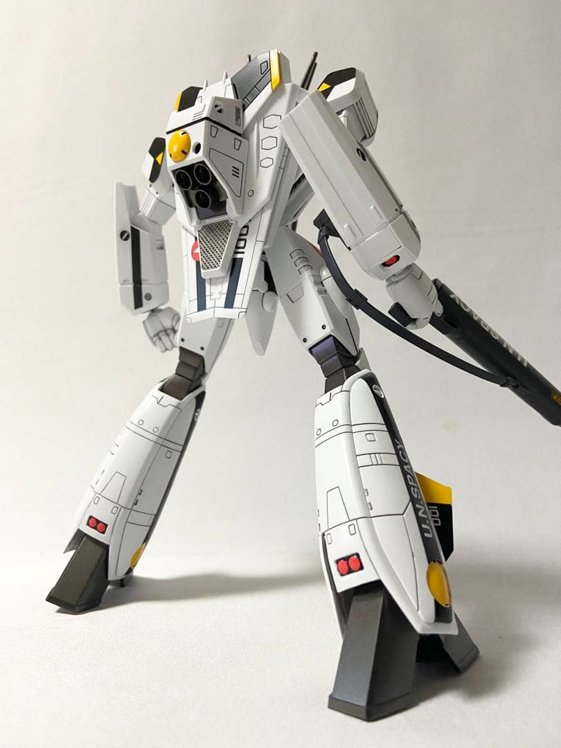 マックスファクトリー 1/72 VF-1S バルキリー ロイ・フォッカー完成品