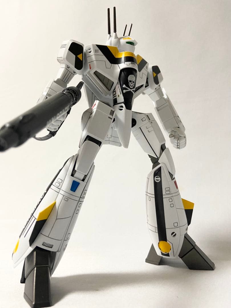 マックスファクトリー 1/72 VF-1S バルキリー ロイ・フォッカー完成品
