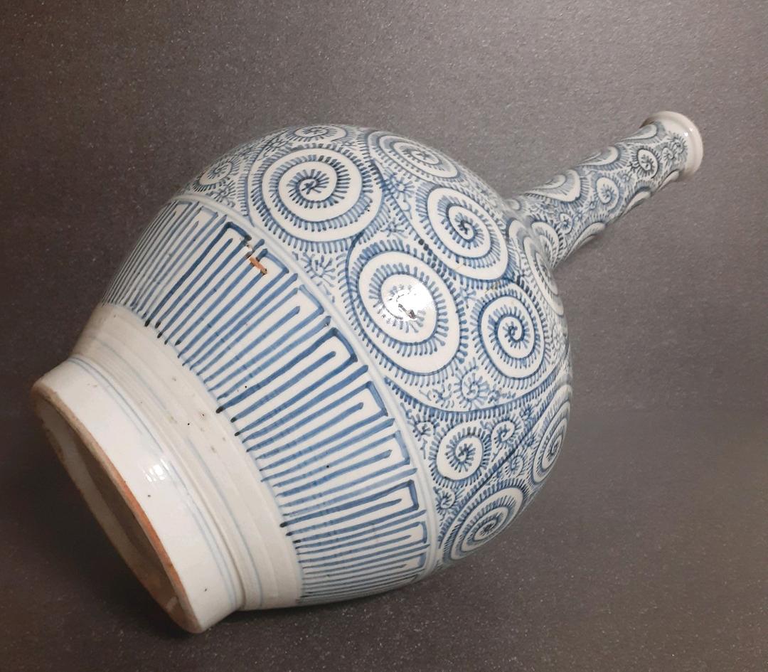 【本物保証！】江戸時代後期　古伊万里　蛸(たこ)唐草文　H.42.6cm　大徳利