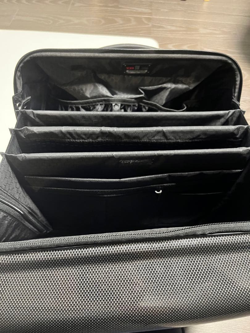 Tumi ブラック 軽量小型キャリーケース