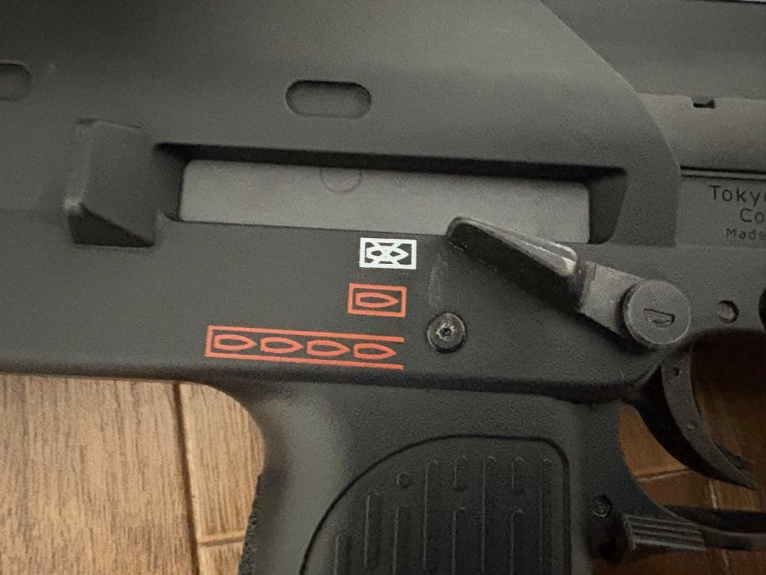 mp7a1 東京マルイ　リポバッテリー変換コネクタ付き