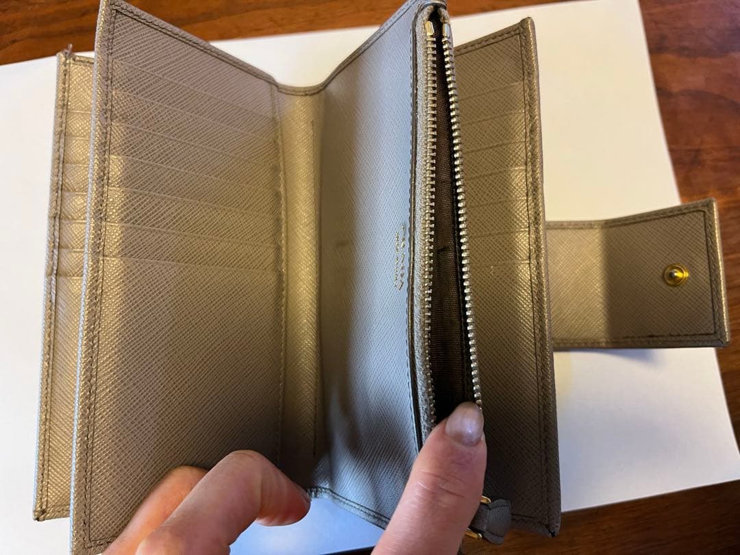 PRADA 財布