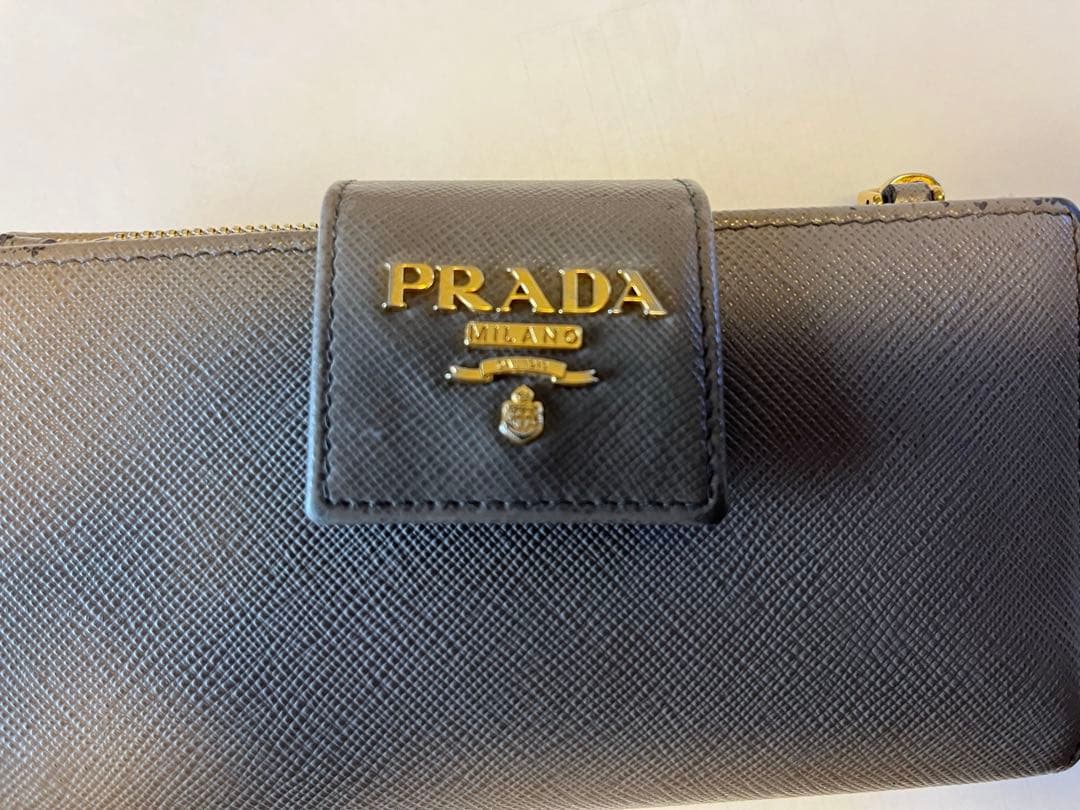 PRADA 財布