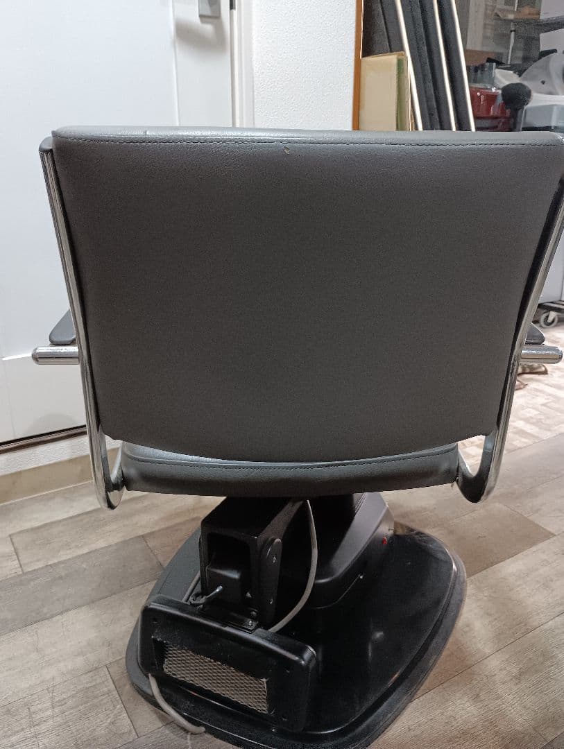 美容室　オオヒロスタイリングチェア