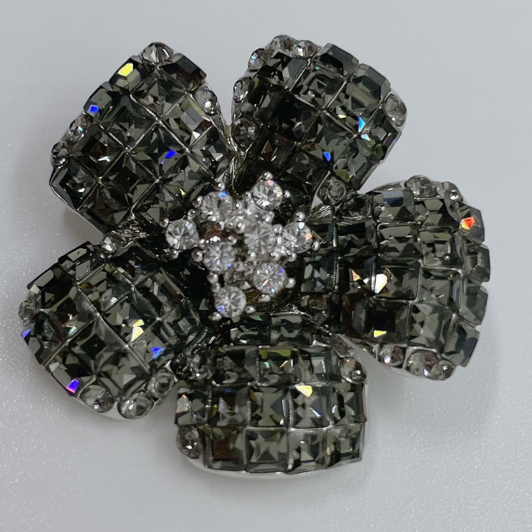 極美品✨フォクシー FOXEY ダークグレー花型ブローチ フォーマル