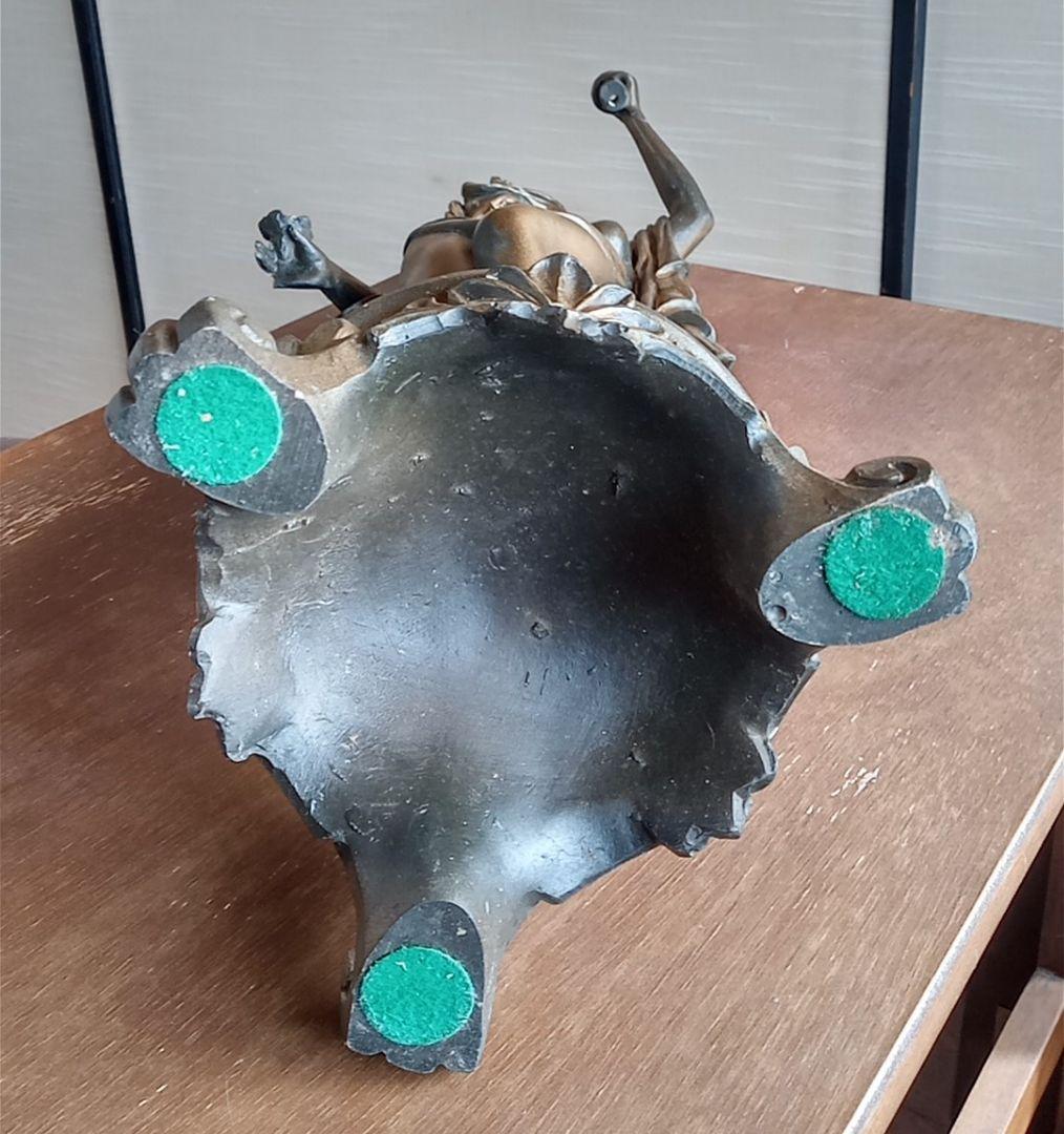 女性像のブロンズ色彫刻 約60cm