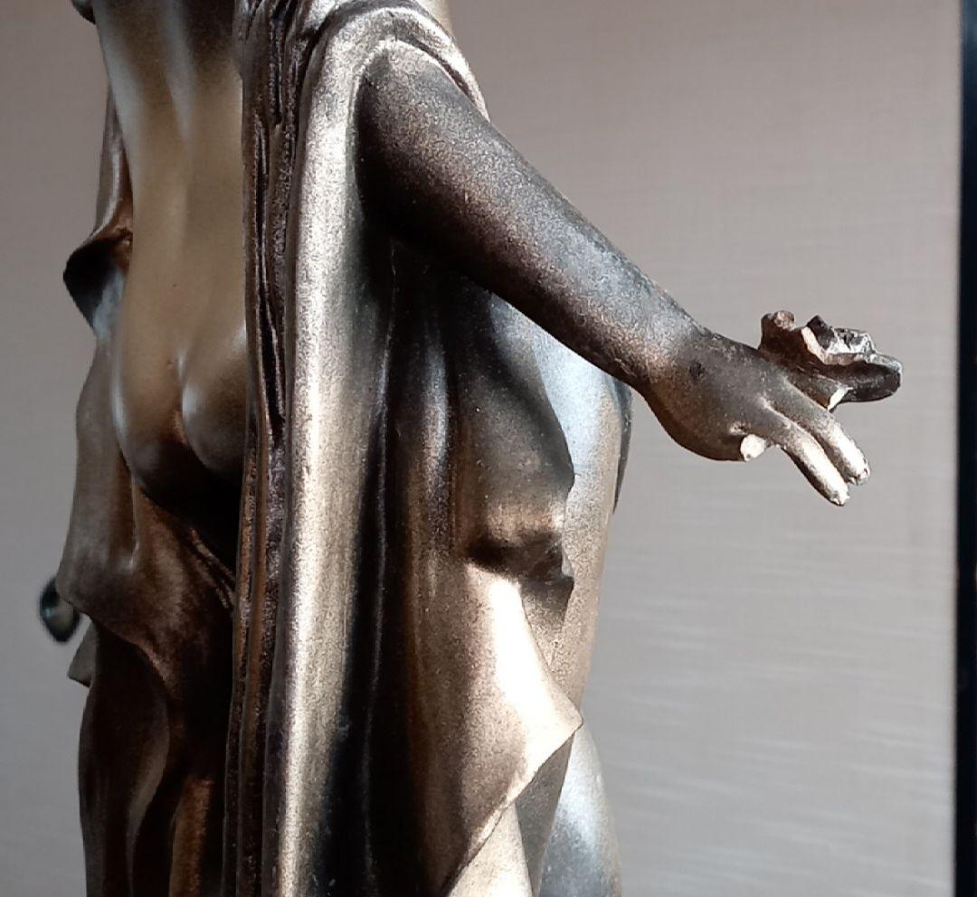 女性像のブロンズ色彫刻 約60cm