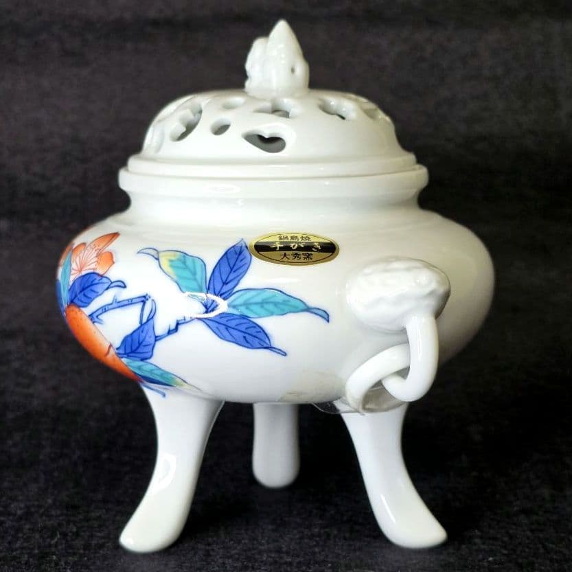 鍋島焼 大秀窯 香炉 色絵 草花文 透かし蓋 遊環双耳 三足 獅子掴み 有田焼