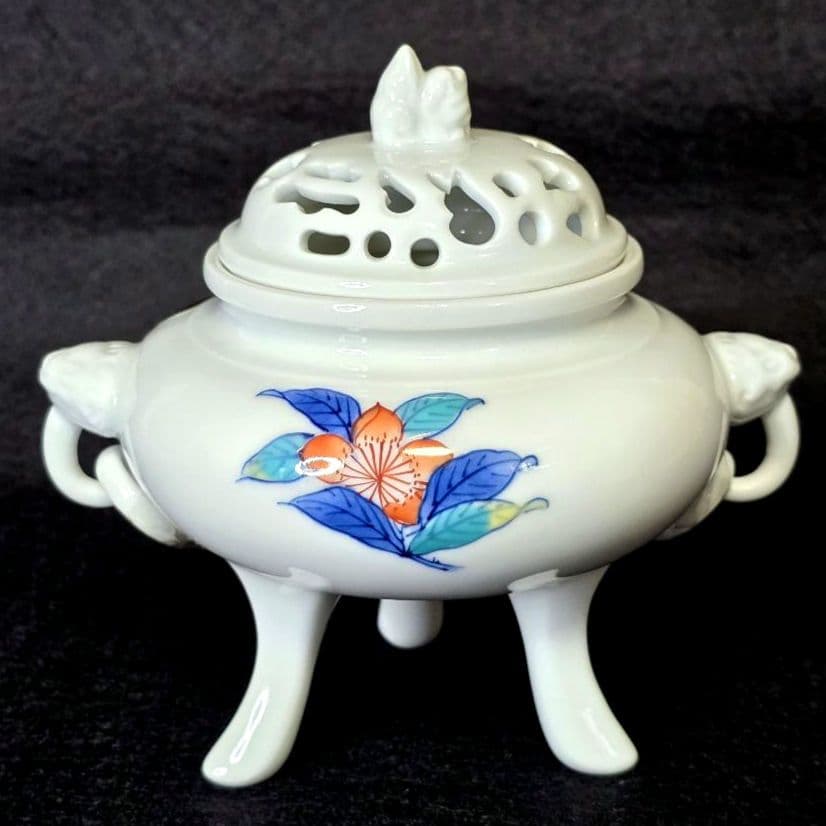 鍋島焼 大秀窯 香炉 色絵 草花文 透かし蓋 遊環双耳 三足 獅子掴み 有田焼