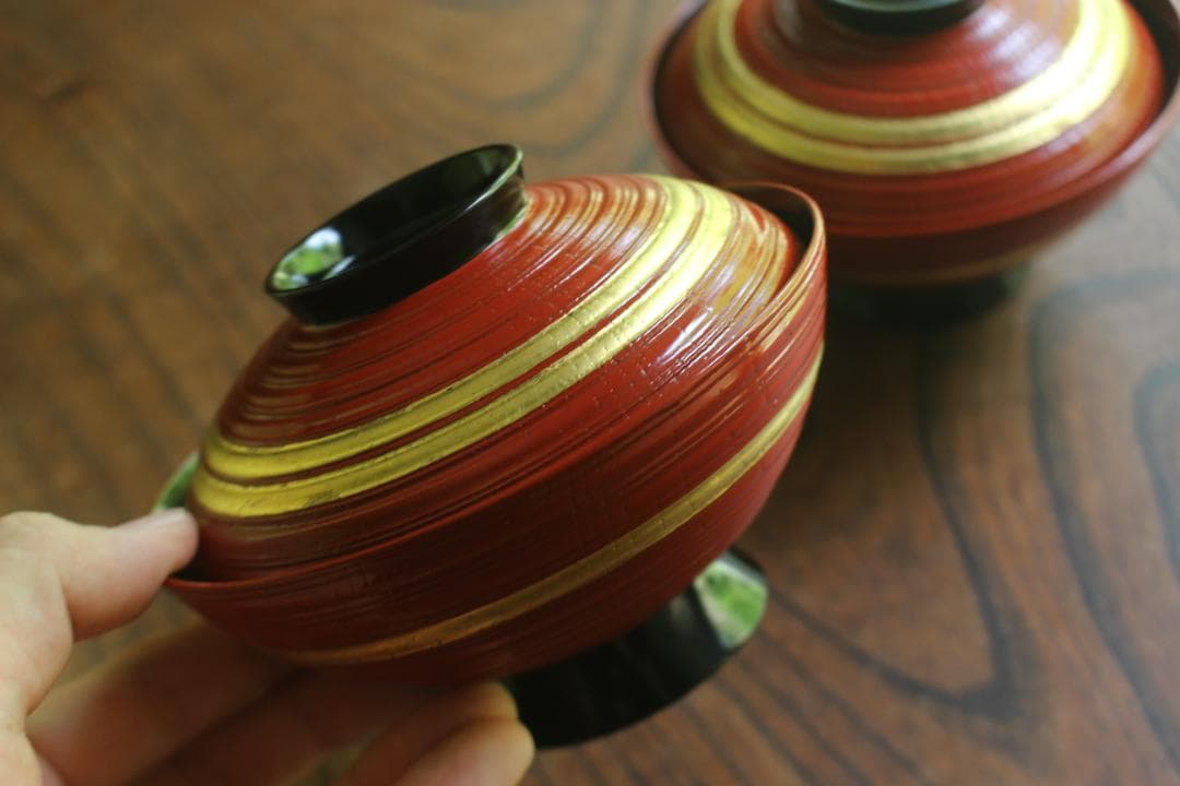 時代逸品！極上糸目朱漆に優美な松葉蒔絵の映えるお椀2点（検輪島塗蒔絵椀雑煮椀