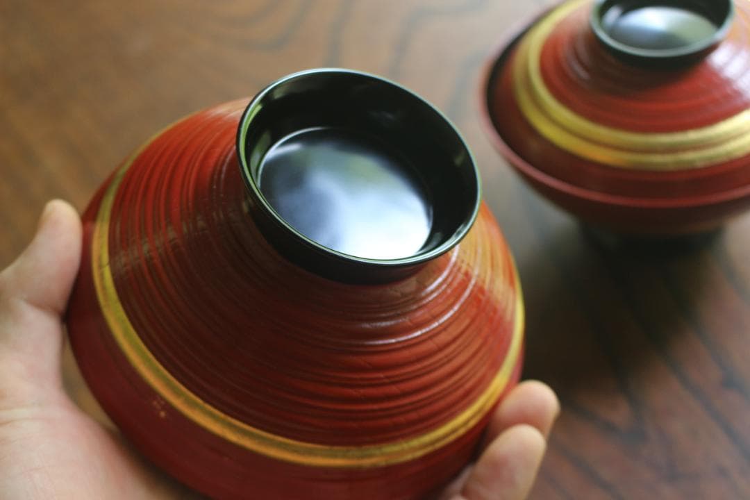 時代逸品！極上糸目朱漆に優美な松葉蒔絵の映えるお椀2点（検輪島塗蒔絵椀雑煮椀