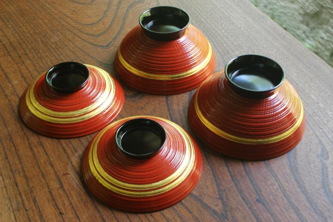 時代逸品！極上糸目朱漆に優美な松葉蒔絵の映えるお椀2点（検輪島塗蒔絵椀雑煮椀