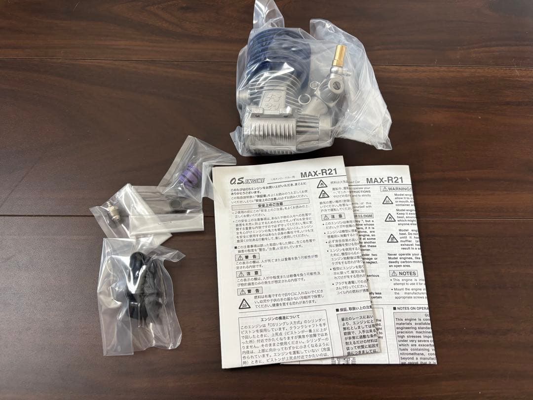 O.S. MAX R21 エンジン