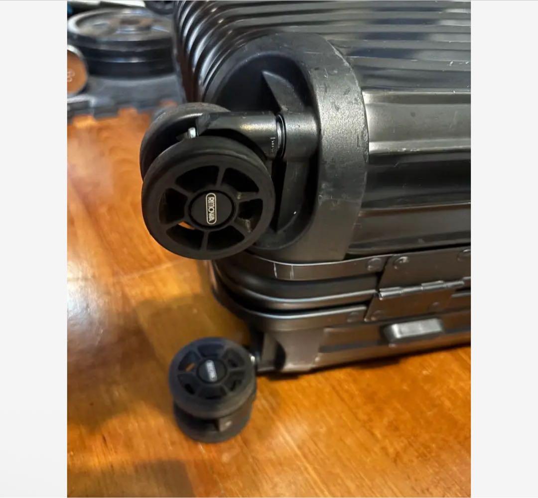 MONCLER × RIMOWA モンクレール×リモワ