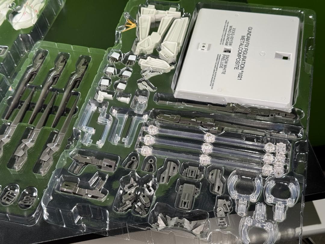 海外製品 / ウイングガンダムスノーホワイトプレリュード #1021