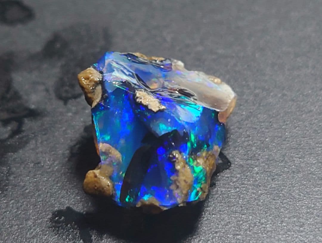 エチオピアウェロ産　オパール 原石 青色 鉱物標本　原石