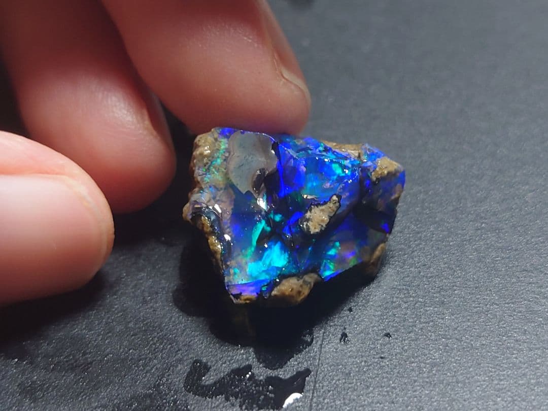 エチオピアウェロ産　オパール 原石 青色 鉱物標本　原石